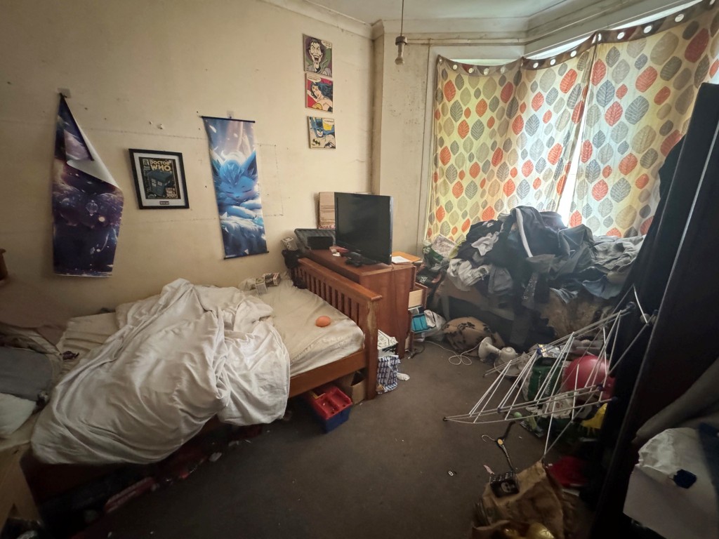 Lot: 72 - FREEHOLD BLOCK OF FOUR FLATS - Flat 2 - Bedroom